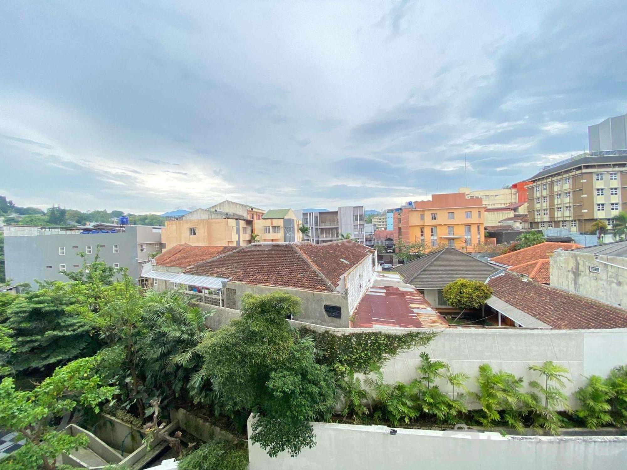 1br At Parahyangan By Travelio Bandung